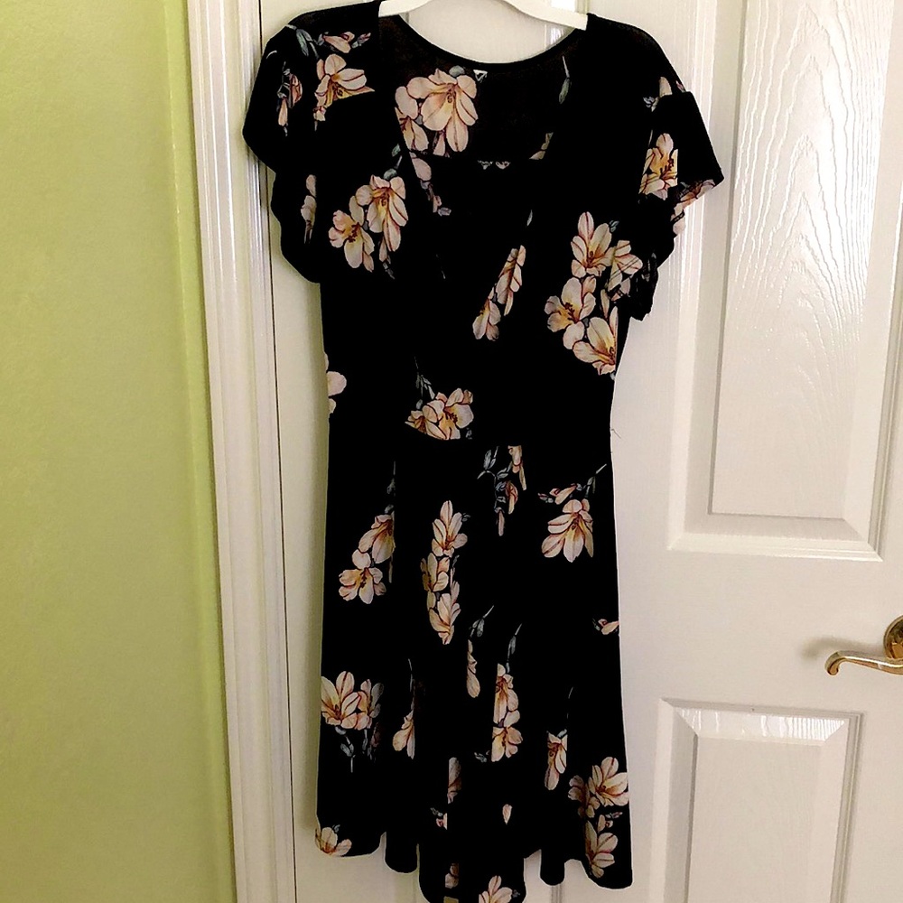 Size M black short-sleeves sundress